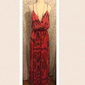 🌛🌺Avaleigh Maxi dress with slit and deep V🌺🌛